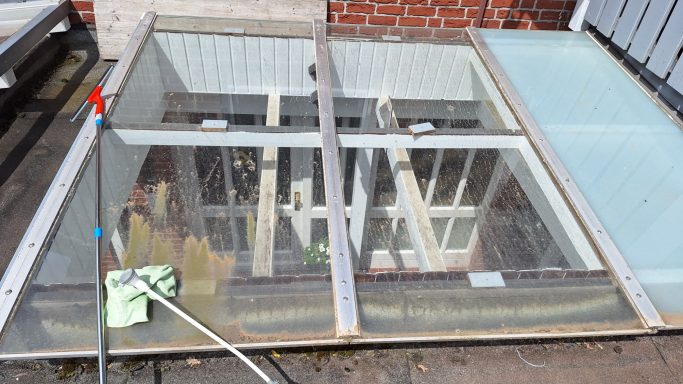Glasdach vor der Reinigung
